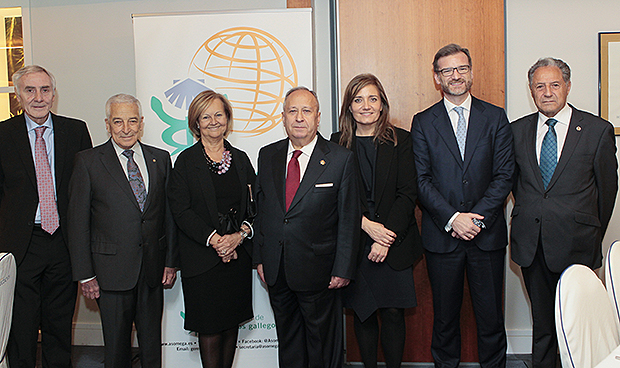 Santalices, presidente del parlamento gallego, insignia de Oro Asomega 2018