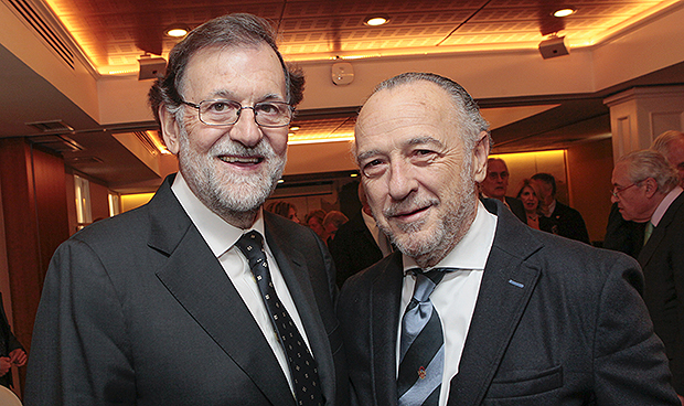 Santalices, presidente del parlamento gallego, insignia de Oro Asomega 2018