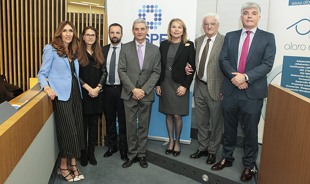 "Consentir la cesión de datos sanitarios solo le corresponde al paciente"