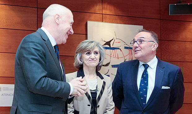 Sanidad y 9 CCAA firman la reforma de AP y dejan su financiación a Hacienda