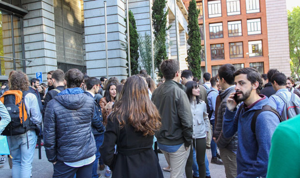 Muchas lágrimas, un adiós y hasta un tuno en la asignación de plazas MIR