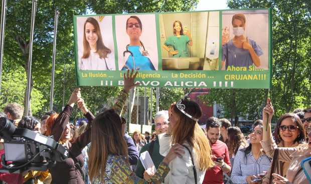 Muchas lágrimas, un adiós y hasta un tuno en la asignación de plazas MIR