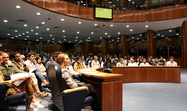 Muchas lágrimas, un adiós y hasta un tuno en la asignación de plazas MIR