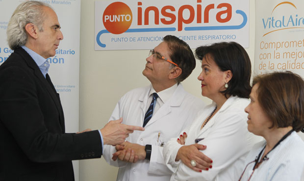 Ruiz Escudero visita el Punto Inspira del Hospital Gregorio Marañón