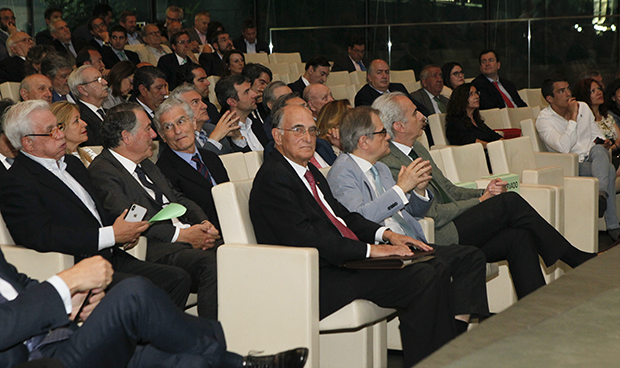 "El sistema sanitario español es inviable tal como está"