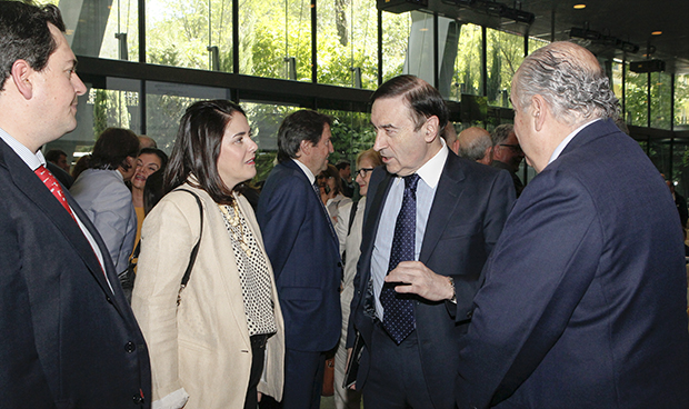 "El sistema sanitario español es inviable tal como está"