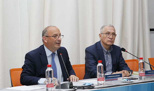 "Un profesional sanitario gestiona mejor un hospital que un político"