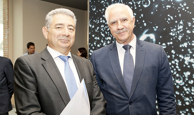 "Un profesional sanitario gestiona mejor un hospital que un político"