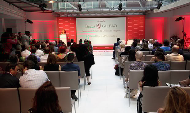 "La historia del VIH la hemos construido juntos pacientes y médicos"