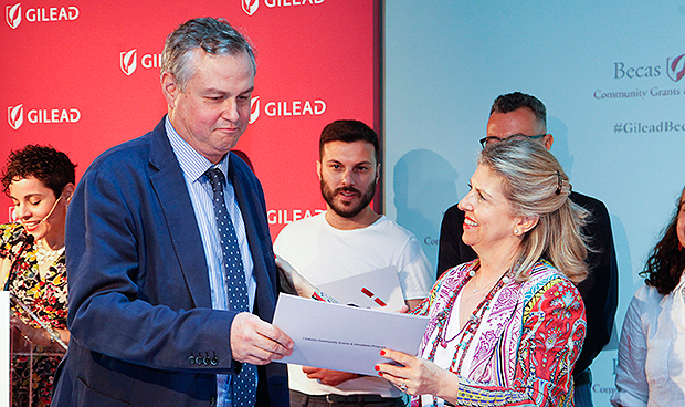 "La historia del VIH la hemos construido juntos pacientes y médicos"