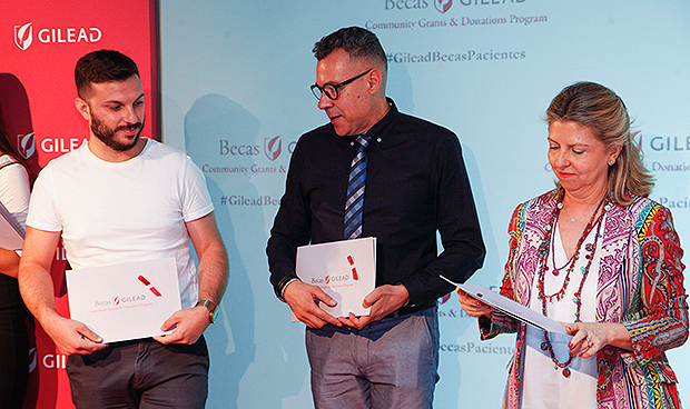 "La historia del VIH la hemos construido juntos pacientes y médicos"