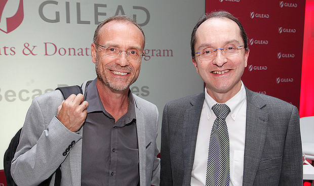 "La historia del VIH la hemos construido juntos pacientes y médicos"