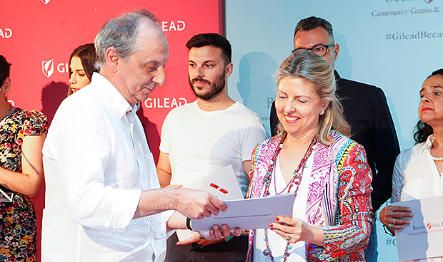 "La historia del VIH la hemos construido juntos pacientes y médicos"