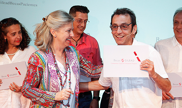 "La historia del VIH la hemos construido juntos pacientes y médicos"