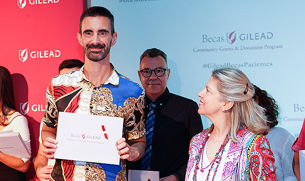 "La historia del VIH la hemos construido juntos pacientes y médicos"