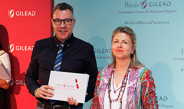 "La historia del VIH la hemos construido juntos pacientes y médicos"