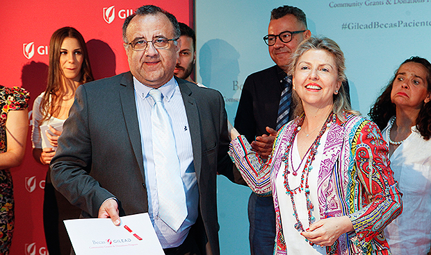 "La historia del VIH la hemos construido juntos pacientes y médicos"