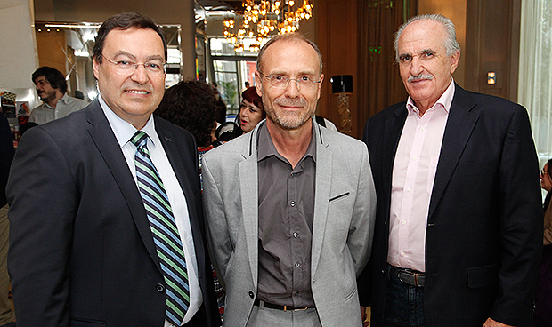 "La historia del VIH la hemos construido juntos pacientes y médicos"