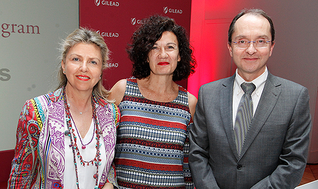 "La historia del VIH la hemos construido juntos pacientes y médicos"