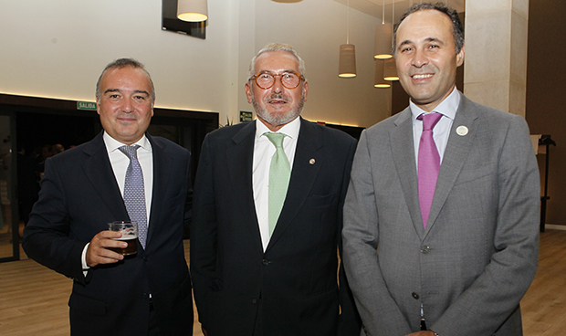 "Los profesionales del SNS han logrado una sanidad más justa y humana"