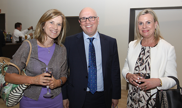 "Los profesionales del SNS han logrado una sanidad más justa y humana"