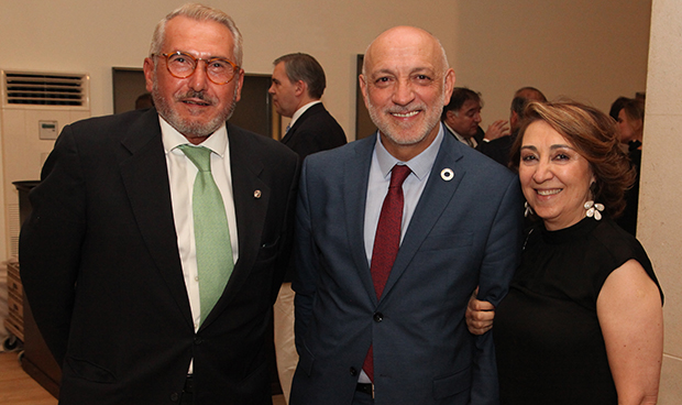 "Los profesionales del SNS han logrado una sanidad más justa y humana"