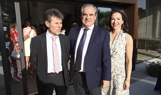 "Los profesionales del SNS han logrado una sanidad más justa y humana"