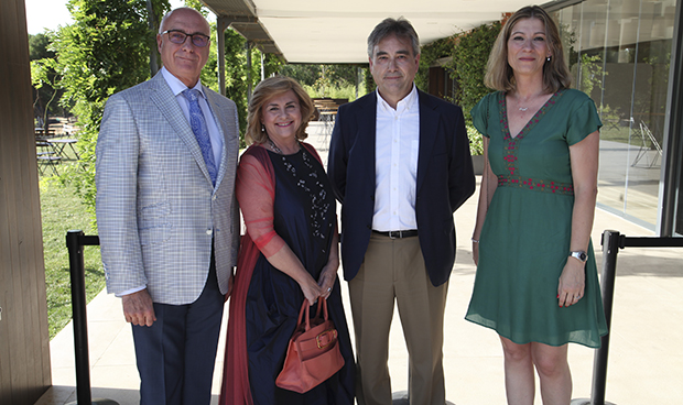 "Los profesionales del SNS han logrado una sanidad más justa y humana"