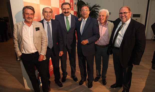 "Los profesionales del SNS han logrado una sanidad más justa y humana"