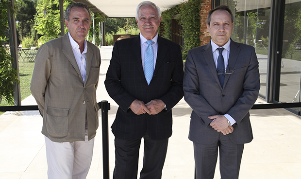 "Los profesionales del SNS han logrado una sanidad más justa y humana"