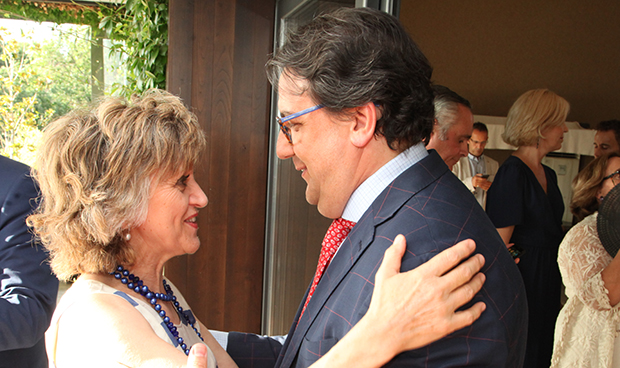 "Los profesionales del SNS han logrado una sanidad más justa y humana"