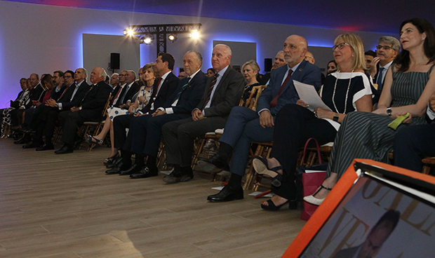 "Los profesionales del SNS han logrado una sanidad más justa y humana"