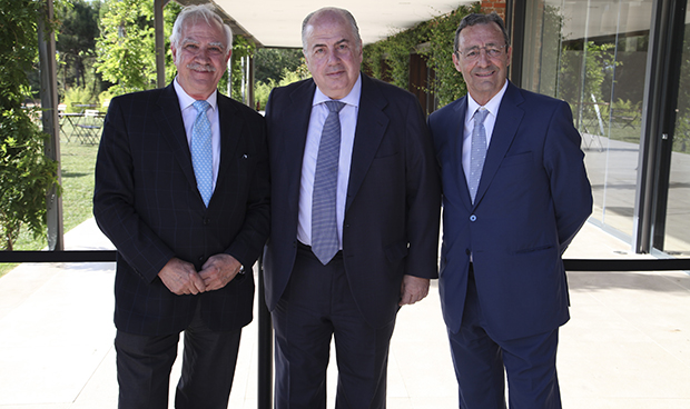 "Los profesionales del SNS han logrado una sanidad más justa y humana"