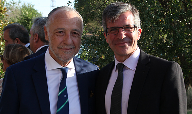 "Los profesionales del SNS han logrado una sanidad más justa y humana"