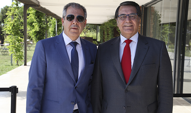 "Los profesionales del SNS han logrado una sanidad más justa y humana"