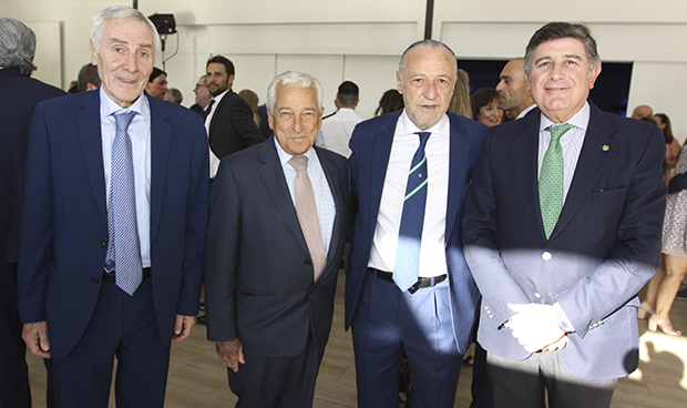 "Los profesionales del SNS han logrado una sanidad más justa y humana"