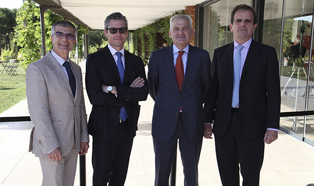 "Los profesionales del SNS han logrado una sanidad más justa y humana"