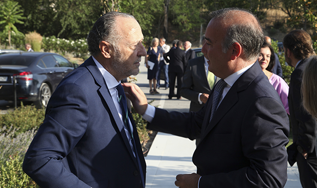 "Los profesionales del SNS han logrado una sanidad más justa y humana"