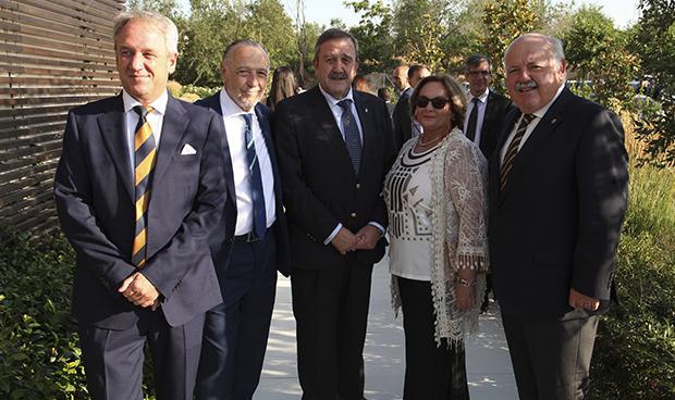 "Los profesionales del SNS han logrado una sanidad más justa y humana"