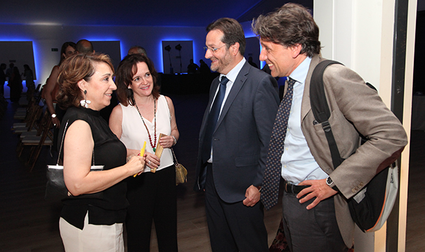 "Los profesionales del SNS han logrado una sanidad más justa y humana"