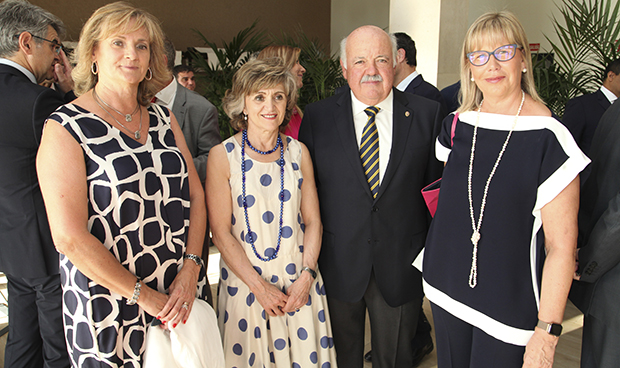 "Los profesionales del SNS han logrado una sanidad más justa y humana"