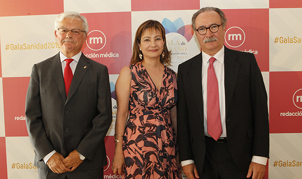 "Los profesionales del SNS han logrado una sanidad más justa y humana"