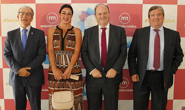 "Los profesionales del SNS han logrado una sanidad más justa y humana"