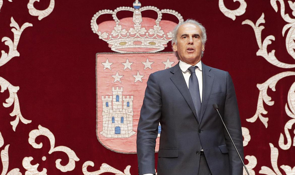 "Ilusión" y "ganas de trabajar" en el reestreno de Ruiz Escudero en Sanidad