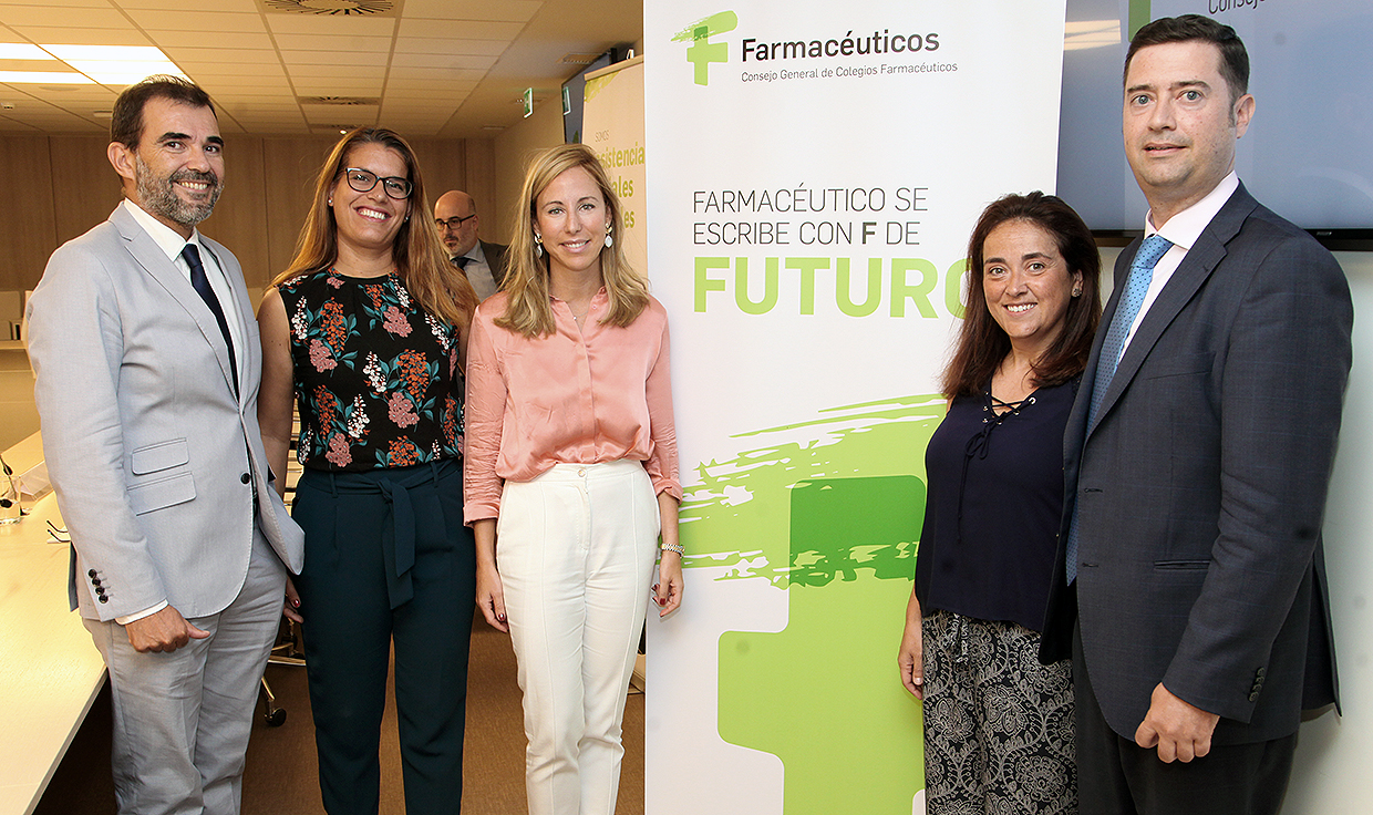 La Farmacia española abre una nueva era "asistencial, social y digital"