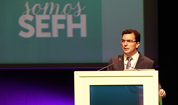 "Las siglas de SEFH se transforman en Sevilla, Farmacia y Humanización"