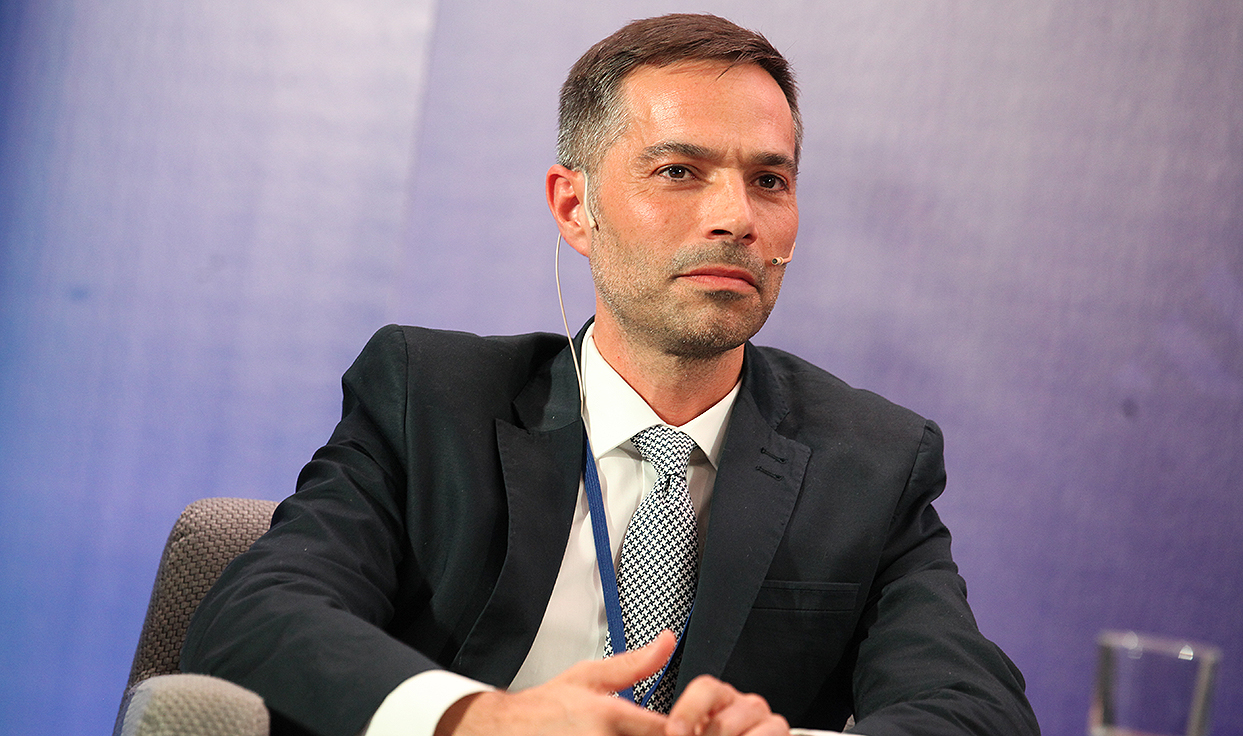 "La motivación del profesional sanitario es baja y el directivo es clave"