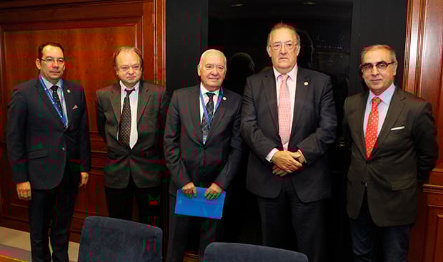 Sanidad ofrecerá formación "gratuita" en liderazgo para las enfermeras