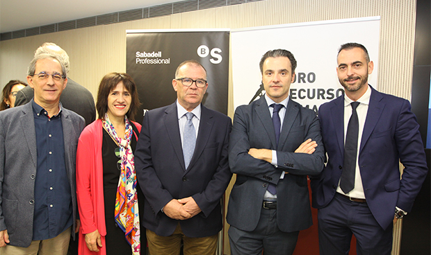 "El agravio entre sanidad pública y privada a la hora de fichar está claro"