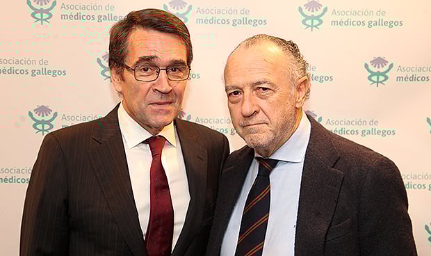 Feijóo: "El médico gallego es una autoridad que suscita admiración"